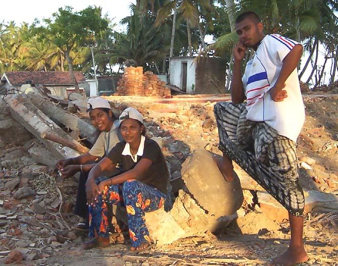 4 Cash for Reconstruction, Sri Lanka Global challenges Equity (Coastal belt vs inland / Tsunami vs war affected) Information and Transparency Decentralised