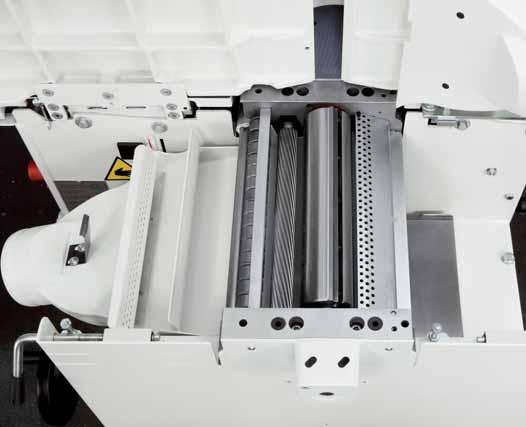 For an impeccable result, the pressure of the thicknesser feed rollers can