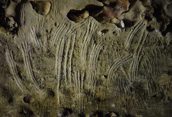 Flutings on a Cave Wall Source: Prehistoric Children Finger-Painted on Cave Walls. History.com. 6 April 2012 <http://www.