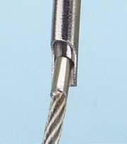 Insert the cable passer with obturator into a screw in the opposite hemisternum. Remove the obturator.