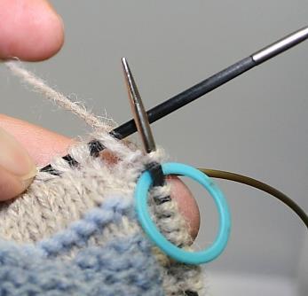 When you have got more stitches, one rope loop at the beginning of the
