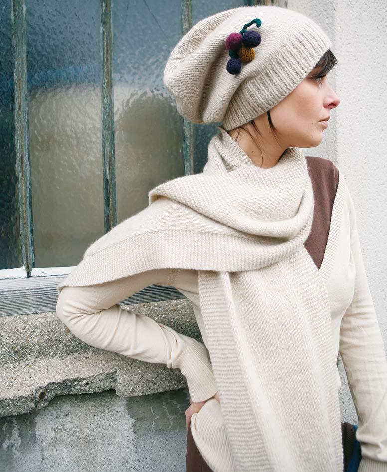 Autumn cap and scarf This elegant cap is perfect for women with thick hair. Knit this ensemble in cashmere to take full advantage of its cosy softness. Materials and tools 3.5 mm, 4 mm and 4.