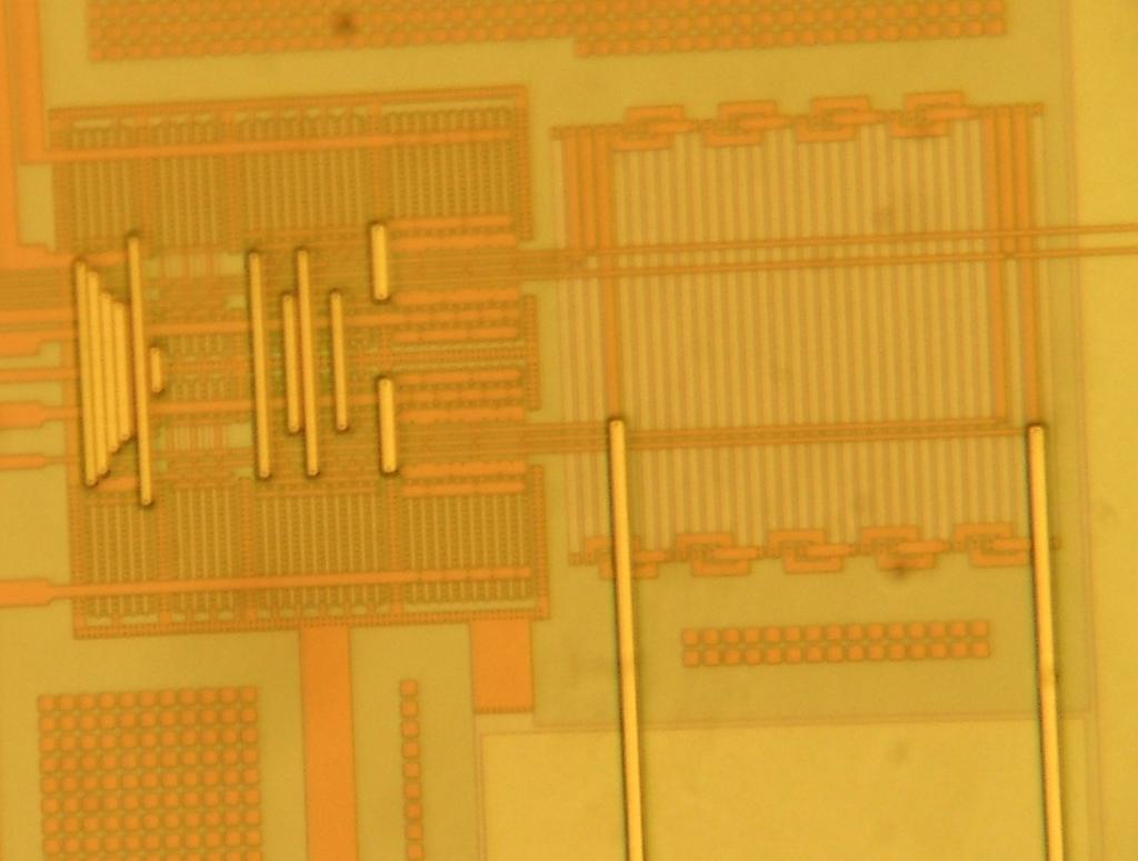 Figure 5.9: Microphotograph of the fabricated circuit in Fig. 5.3. 120µm x 133µm Figure 5.10: Microphotograph of the fabricated circuit in Fig. 5.5. 120µm x 133µm voltages Vp, Vp+, Vn and Vn+ are the voltages from the circuit in Fig.