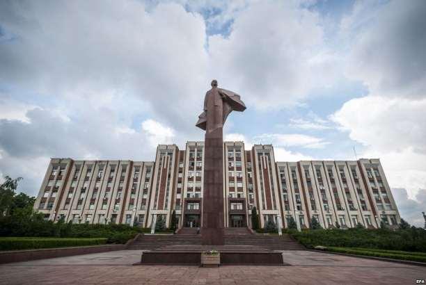 Tiraspol and his symbol: the old friend Lenin ( wikipedia.