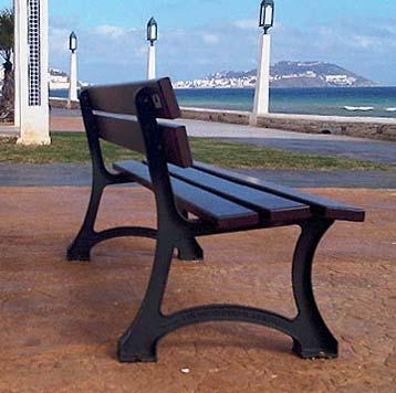 TRADITIONAL CAST IRON & TIMBER SEATING In addition to our extensive choice of traditional British seating designs, Furnitubes offers a range of continental-styled traditional street and park seating.