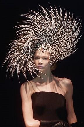 Definition of Milliner a person who designs, makes, or sells women's hats.