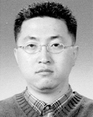 His research interests include beam control and mutual coupling rejection of multiantennas. Jong-Won Yu (M 05) was born in Yeosu, Korea, in 1970. He received the B.S., M.S., and Ph.D.