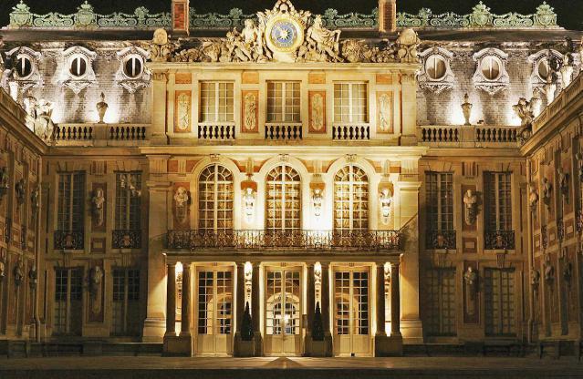 The Palace of Versailles built between 1624-98 by Le Vau, Le Brun and Le Notre Monarchs exhibited their absolute power through their palaces.