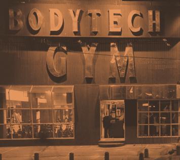 They founded Bodytech in June 1997 and expected to be able to open their first gym in October or November of that year. However, due to financing issues, their project was stalled for several months.