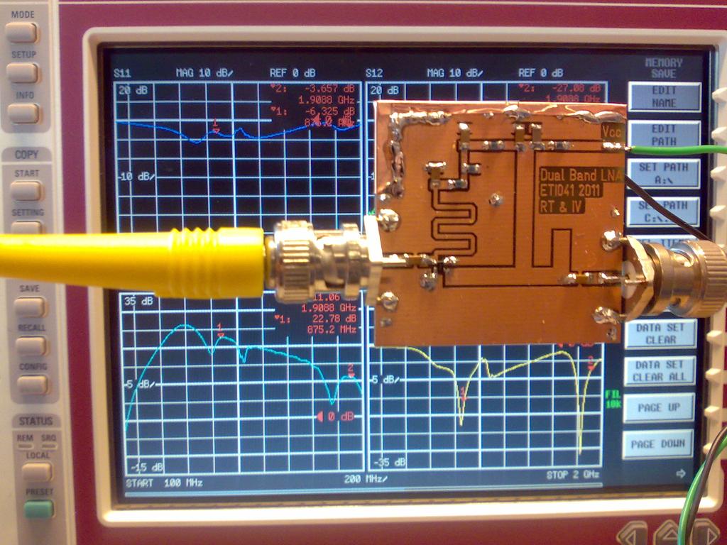 Design of Dual-Band LNA for Mobile Radio ETI041 Radio Project 2011 Ivaylo Vasilev and Ruiyuan Tian Dept. of Electrical and Information Technology Lund University, Sweden {Ivaylo.Vasilev, Ruiyuan.