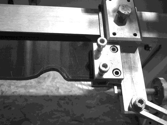 Master Template Lead in / lead out bracket Clamp screws Fit the template as shown and tighten the clamp screws. Fit a master fit between centers and lock the screw with the lock ring.