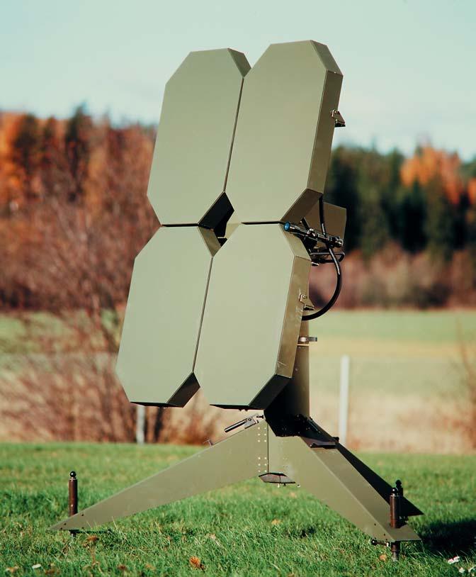 The antenna assembly consists of four detachable arrays. These arrays work as an interferometer, measuring the azimuth and elevation angles electronically in relation to the antenna axis.