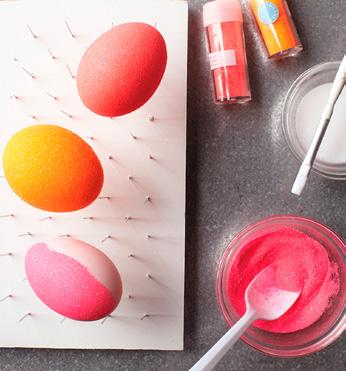 Place the egg on a drying rack, glitter side up, to dry. 3. Repeat on the other side of the egg Transfer adhesive 2 stencil brushes 2.