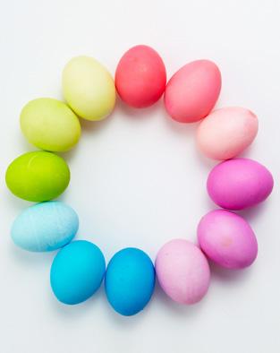 Color Wheels To create different tints of a color, vary dipping times: submerge eggs for less than five minutes for light colors, and leave the egg in for more than ten minutes for deeper shades.