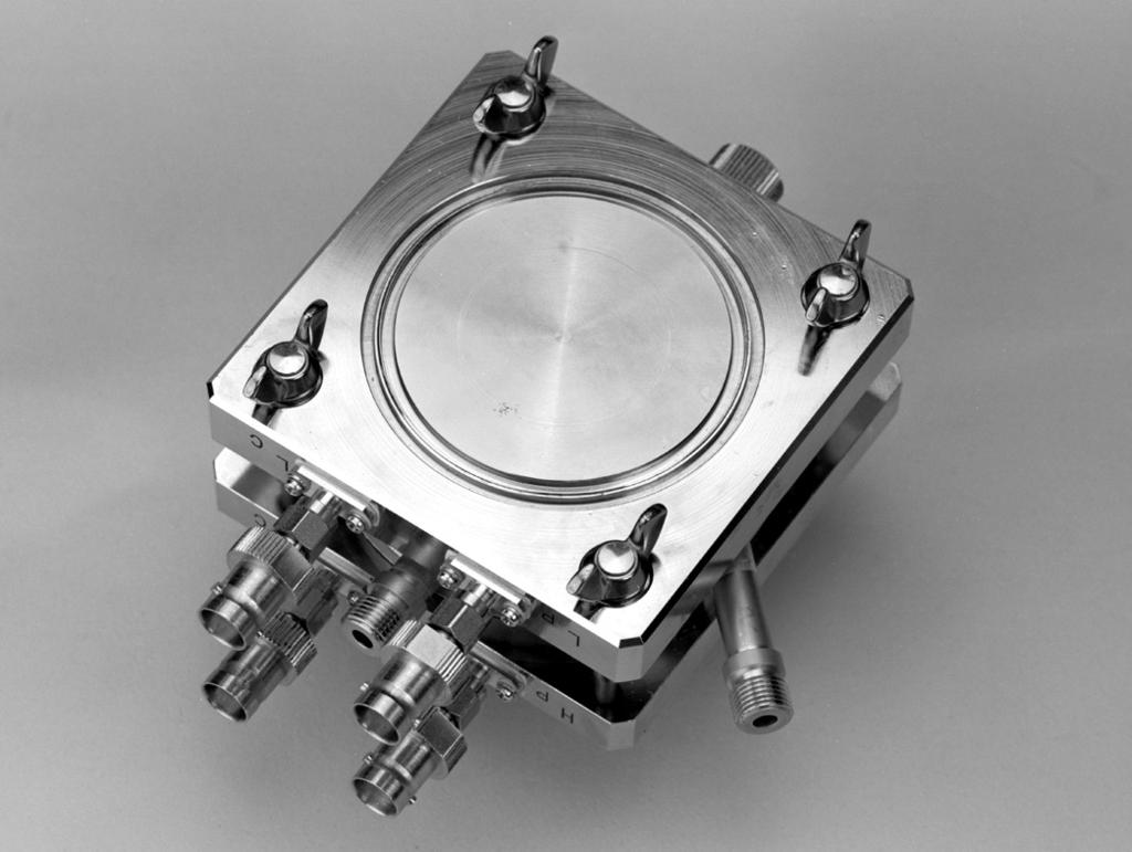 28 Keysight Accessories Selection Guide For Impedance Measurements - Catalog Up to 120 MHz (4-Terminal Pair) Material 16452A Liquid Dielectric Test Fixture Terminal Connector: 4-Terminal Pair, SMA