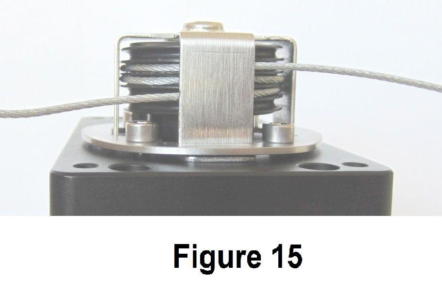 4 Repeat the previous step with the other side of the cable, following the grooves in the opposite direction.