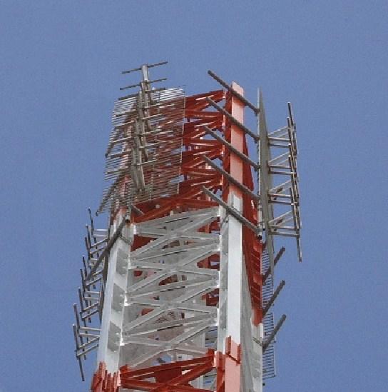 05:1 typical Pressurized Feed System & Dipoles Omni and directional patterns JHD HR2 HR4 The JHD horizontally polarized Band III dual dipole, half-wave spaced panel antenna has been proven to have
