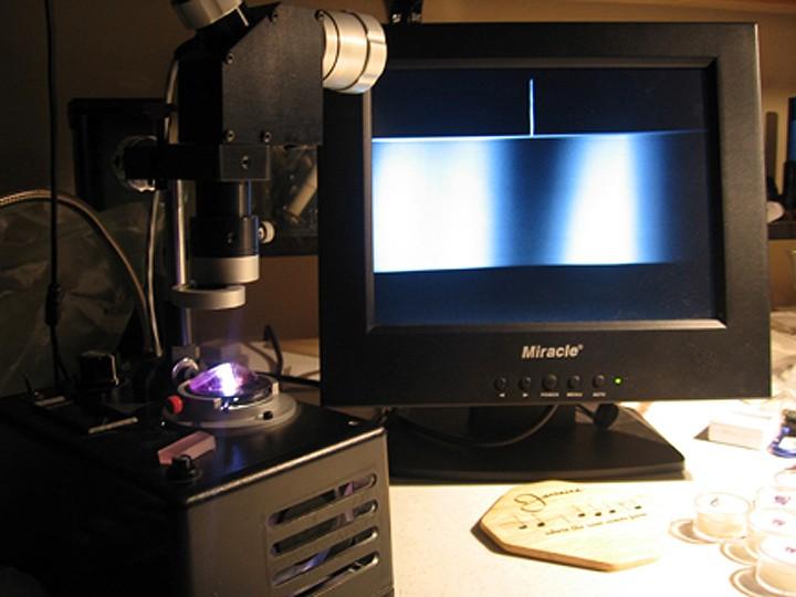 The most important feature of this spectrometer is that the spectrum is visible on a LCD television screen.