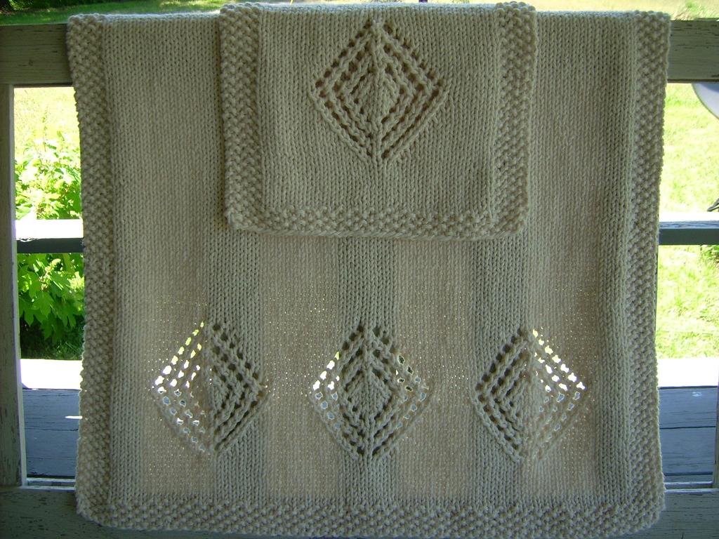 I have included a lace motif on both ends of the towel, just to give myself something to look forward to at the end of the of the towel.