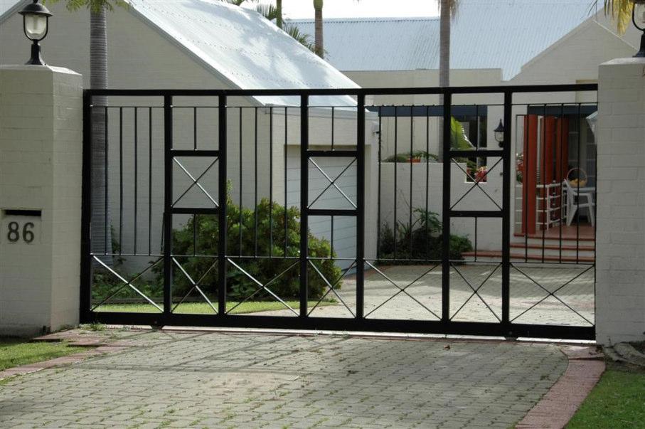 Custom Group 3 GENERAL GROUP3 is our heavyweight tubular range of gates and panels using round 25mm square SHS tube as the main infill. Group 3 can be produced in both steel or aluminium.