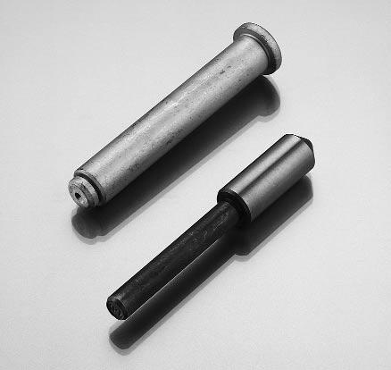 With suitable surface treatment to ensure surface hardness, fit bolts can also be used directly as bearing pins. Guide bolts have a cylindrical fit shank which is manufactured to a close tolerance.