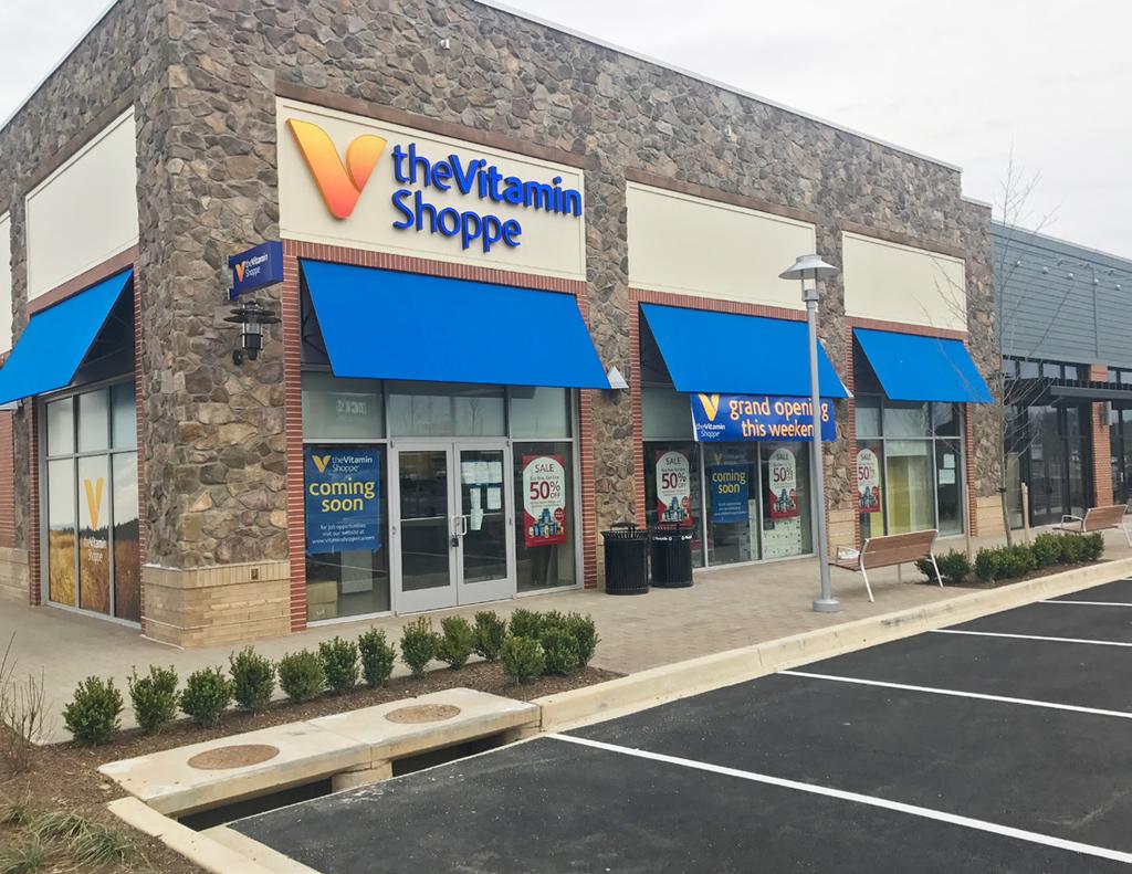 PRIME RETAIL LOCATION The Property is located on the corner of the signalized intersection of Kingston Pike and North Winston Road just off Interstate 40.