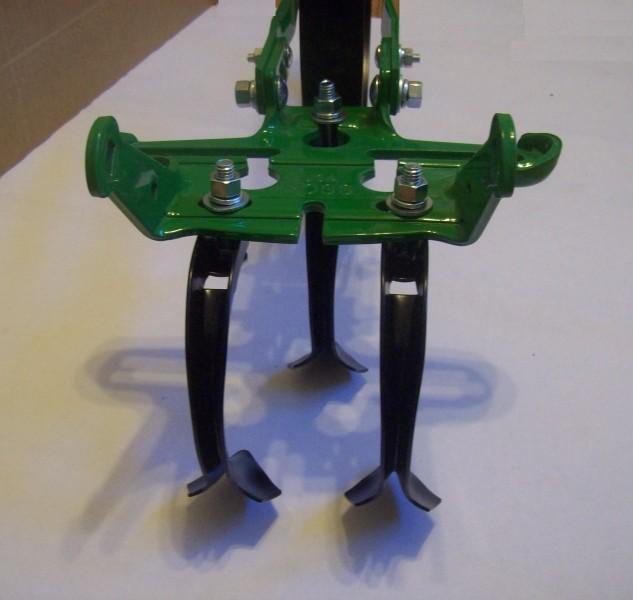 Widest position of cultivators (wheel arm in highest position* to level cultivator bottoms) *Wheel arms height is changed by loosening the two bolts that
