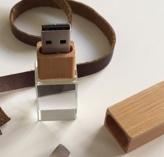 USB DRIVE & USB SATCHEL P 41 Present a modern USB drive in natural way. Our USB satchels are all hand cut and assembled by hand.