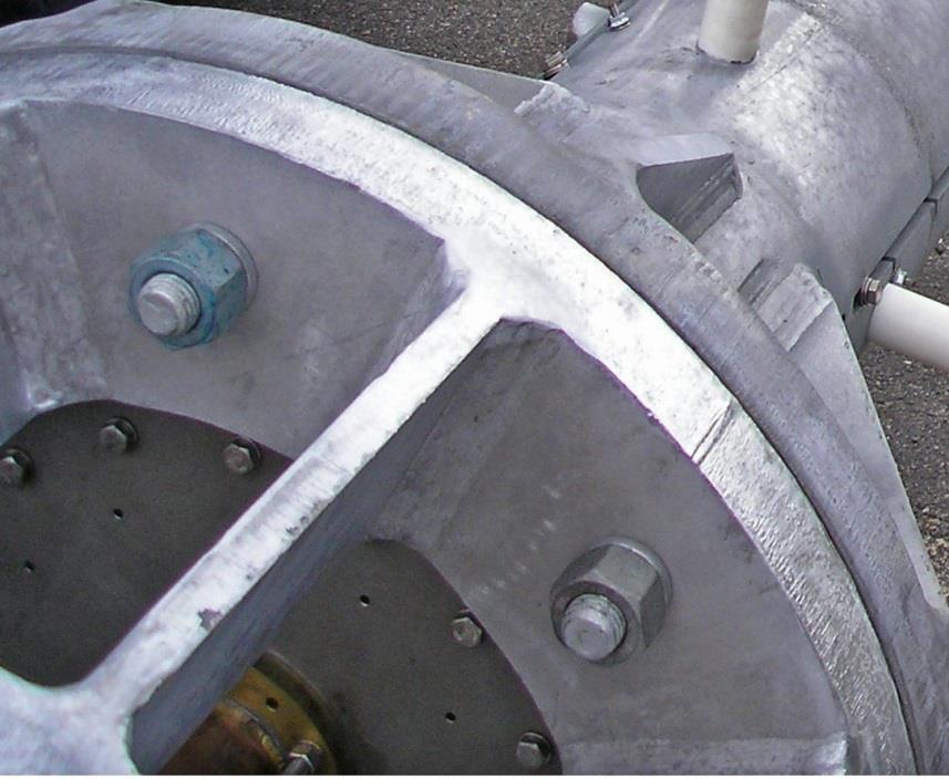 The picture to the right shows a section of a wedding cake used to support a small UHF top mount antenna. In the lower left side of the picture, part of the EIA input flange is visible.