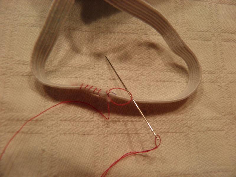 Step 9 If both edges are sewn together, do not completely pull through the thread at the last stitch, but catch