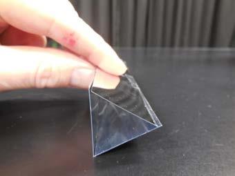 triangle. 3. Put the mirrors in the tube. Tape the small agar plate to the base.