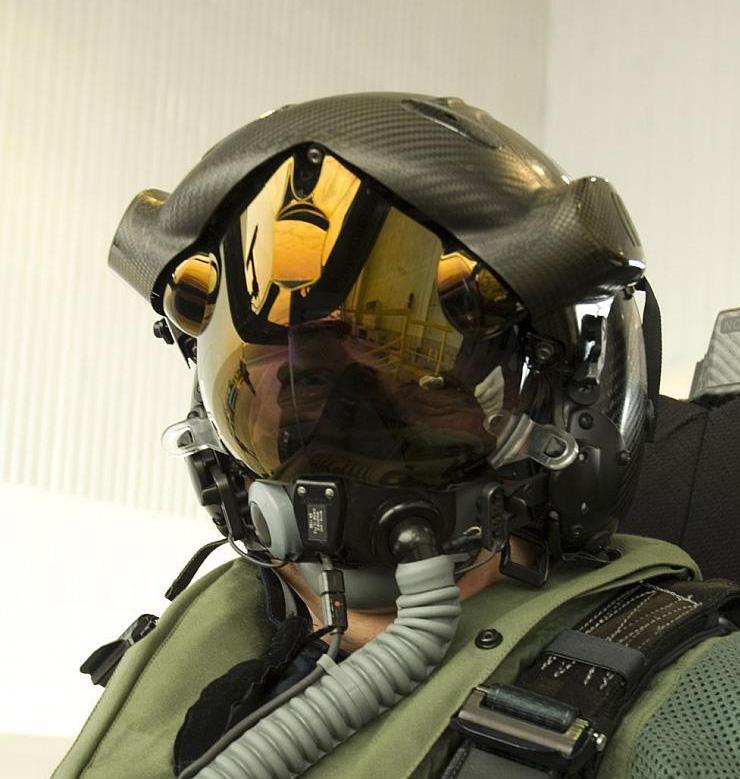 Synergy Model of Artificial Intelligence and Augmented Reality in the 103 Fig. 1 HMD system for the F-35 lightning II joint strike fighter.