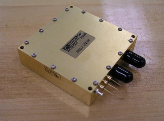 PHASE LOCKED SYNTHESIZER FEATURES: Small Size, Low Cost, Simple to use Low Phase Noise Auto-sensing Internal or External 10MHz Reference Can be utilized as a synthesizer, or a fixed frequency