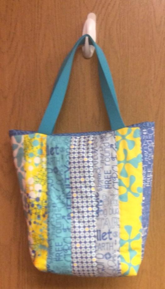 Sassy Tote This month (lesson 5 in I Can Quilt) we will be sewing a great tote bag while learning how to strip piece, attaching handles and binding.