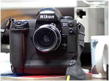 Digital Cameras Fuji DS-1P camera by Fuji films 1988 was the first true digital camera Nikon D1 was a 2.