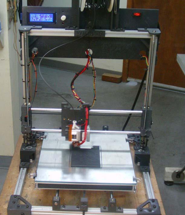 Copyright 016 HUGH LYMAN INVENTOR View of Geeetech MK8 extruder Front full view LymanBot 3D Printer V3 while printing The LYMANBOT 3D PRINTER has been conceived from the best features I liked of two