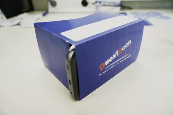au/teacher-resources VR headset lenses (2 per headset) o When purchasing, order 25mm lenses with focal length of 45mm with tabs or legs for easy application.