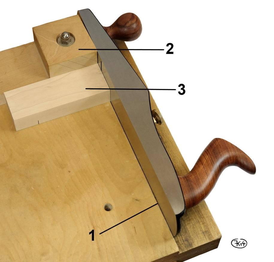 1 Shooting board with groove 2 Stop of the shooting board 3 Work piece Graphic 18: JUUMA Low Angle Jack Plane on the shooting board 6.
