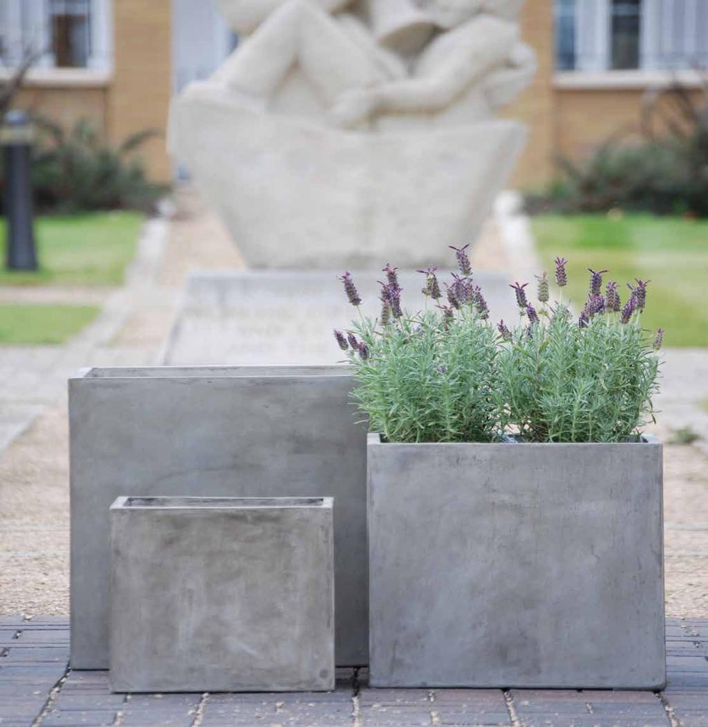 VENICE PLANTERS Venice planters have a distinctive look inspired by Italian polished plaster.