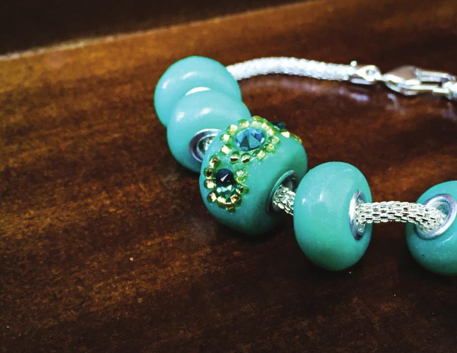 JASMINE BRACELET Take two dime size pieces of teal and translucent clay and roll them into two separate balls. Take 1/4 of the teal clay and knead it into the translucent clay.