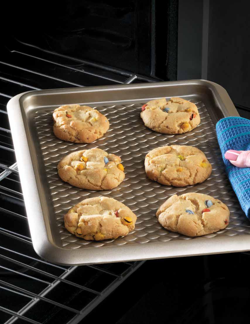 BAKING WITH GOLD Count memories, not calories. Baking has never been so luxurious!