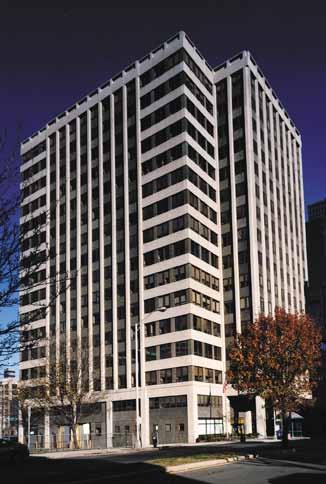 Urban Core Office 30 MONTGOMERY STREET, JERSEY CITY, NJ Opportunity Acquire 300,000 sf office building with structured parking on Jersey City s Gold Coast Challenges Existing ownership, UNA, facing