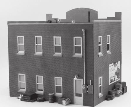1:48 BUILDING KIT HARRISON S HARDWARE PF5891 Model the local hardware store where layout residents can find all they need to keep their homes in tip-top shape and workshops running smooth.
