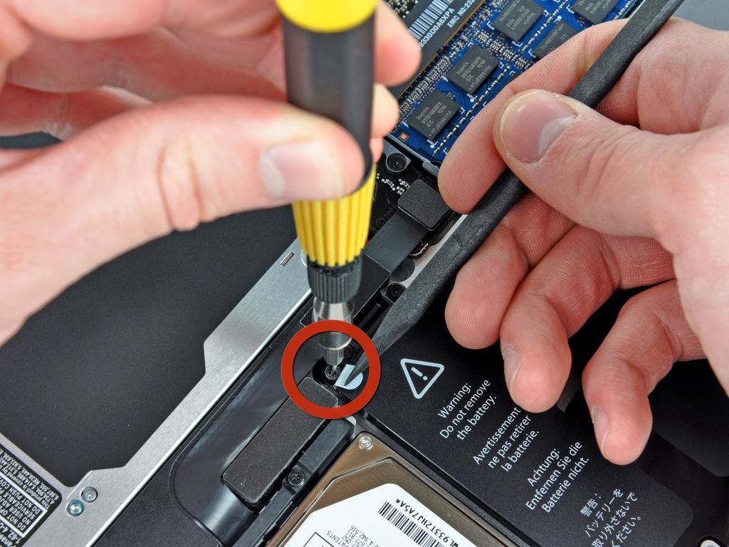 However it is recommended to remove all power sources from electronics before working on them. Paso 4 ifixit 