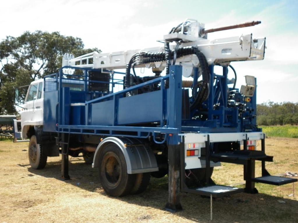RIG 02: Jacro 350 Four wheel drive truck mounted Deck Engine: Cummins Rotary Head: Two Speed Drill specifications OEM Rated 90 meters @ 130mm diameter hole OEM Rated 150 meters @ BQ diameter Diamond