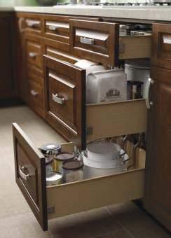 CABINET CONSTRUCTION All Transition full-access cabinets are built with