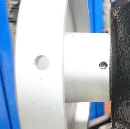 Either try screwing it on further run without the grub screw. As long as the lathe is run forward there is minimal risk in using the faceplate without the grub screws.