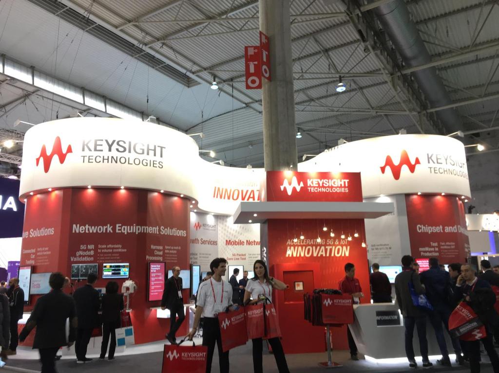 MWC 2018 Workstations D E M O S A N D V - R A C K S Booth featured 14 stations with 10 V-rack/workstations and 4 live demos Workstation #6 5G Packet