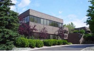 Prepared y Whitewater Office Center I & II 141 12501-12701 Whitewater Dr Minnetonka, MN 55343 146,493 SF 1984 33,021 SF $10.00 - $13.