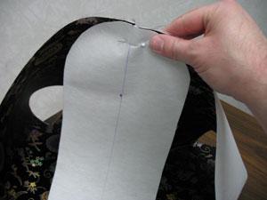 Draw a center line on the inner lining bottom piece (print canvas with interfacing) and align it with the side seam of the inner lining side piece,